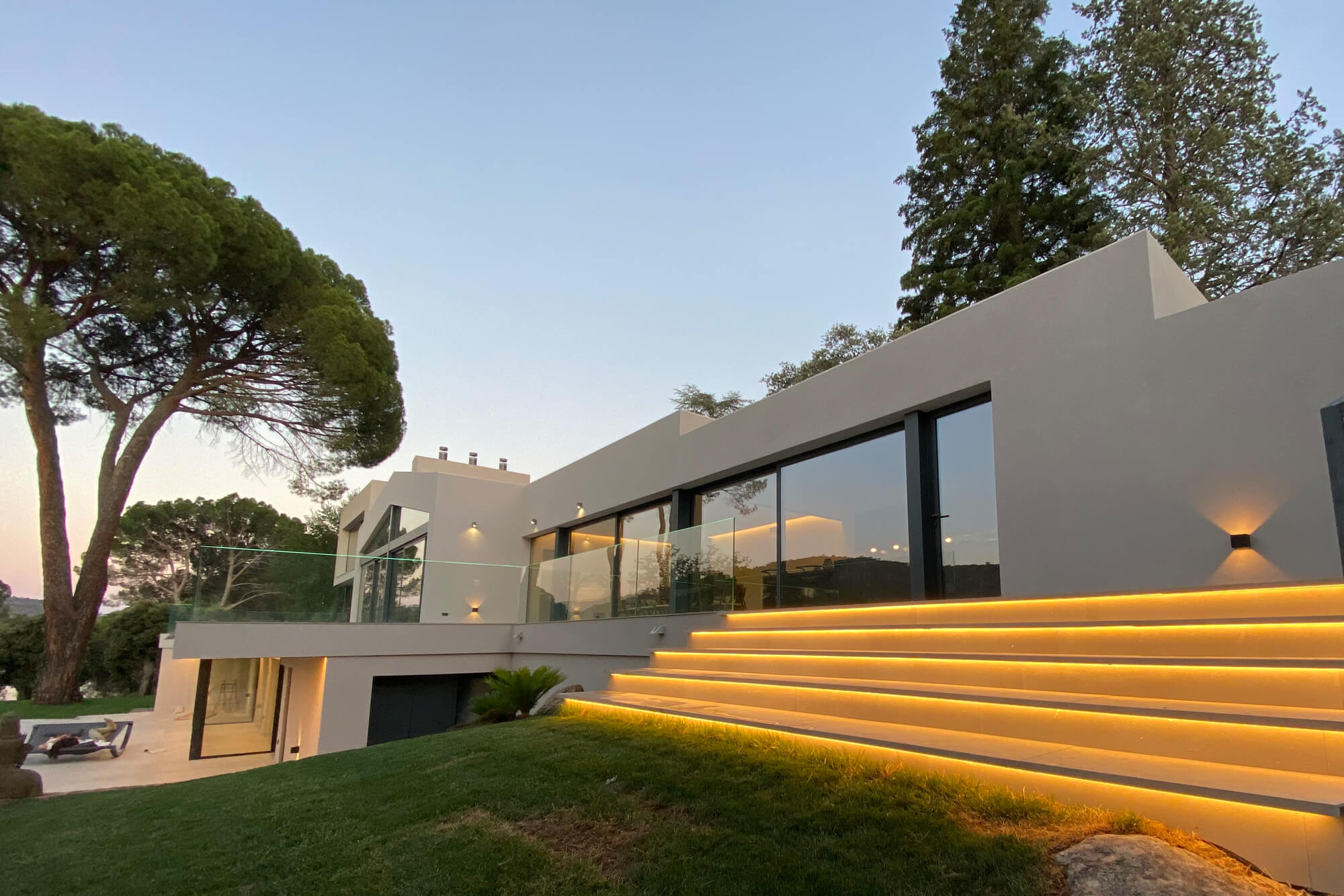 Iluminación vivienda | Iluminación exterior casa en pantano | Light